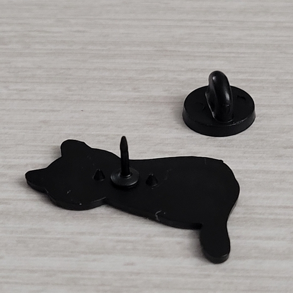 Swiftie Fan Cat With Junior Jewels Taylor Swift Video Tee Enamel Pin - Picture 7 of 10